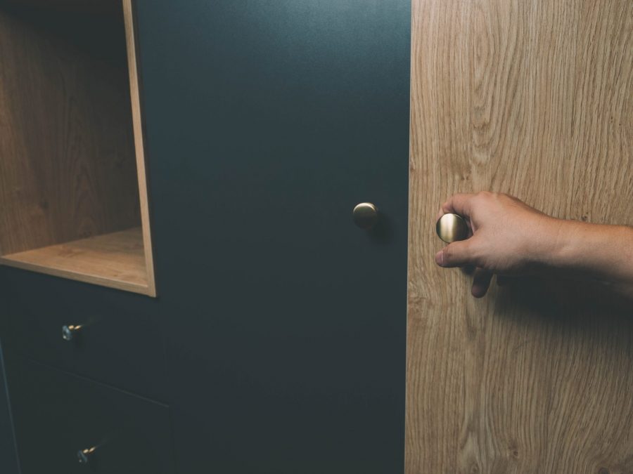 Jomecowood-Solidwood-Wardrobe-Cabinetry-Door-Knob-scaled